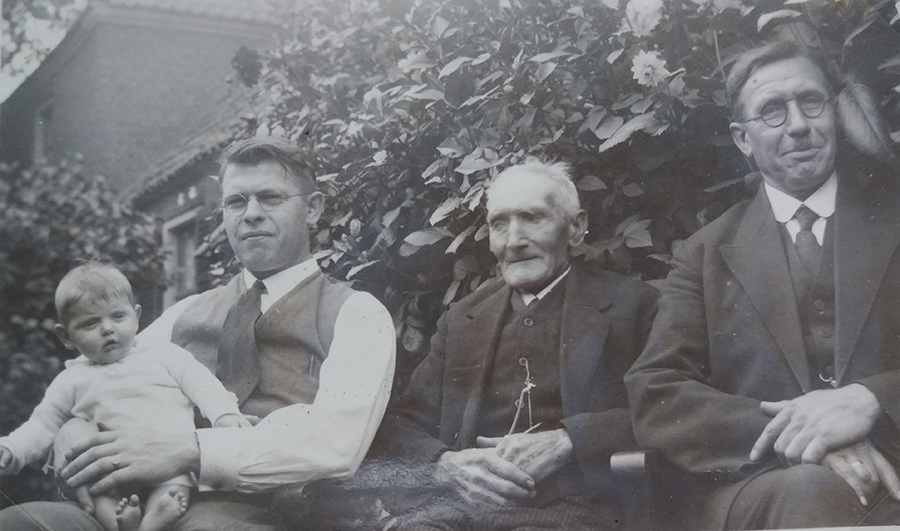 Vier generaties 1932 links tante Anny